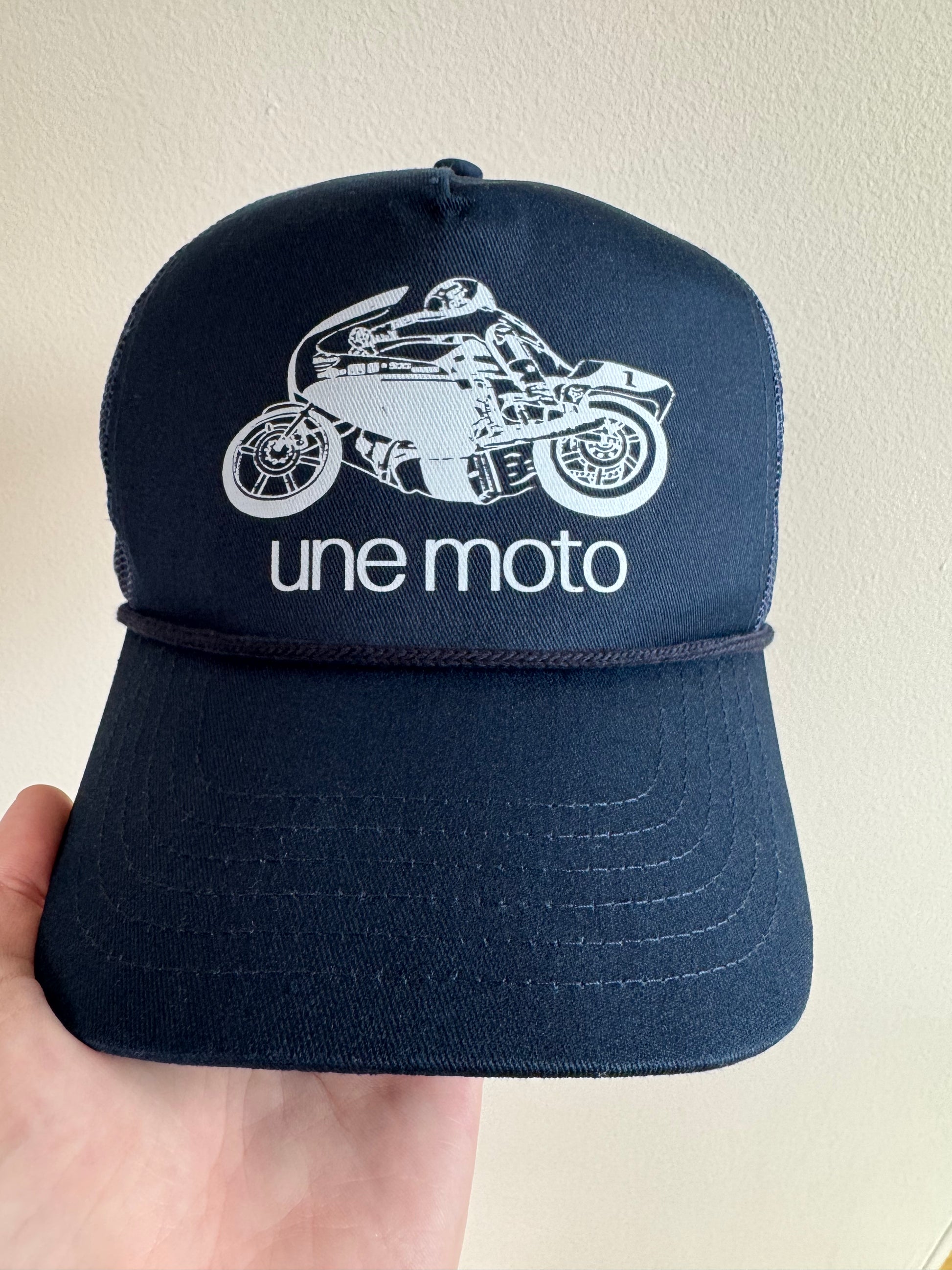 Une Moto Trucker Hat